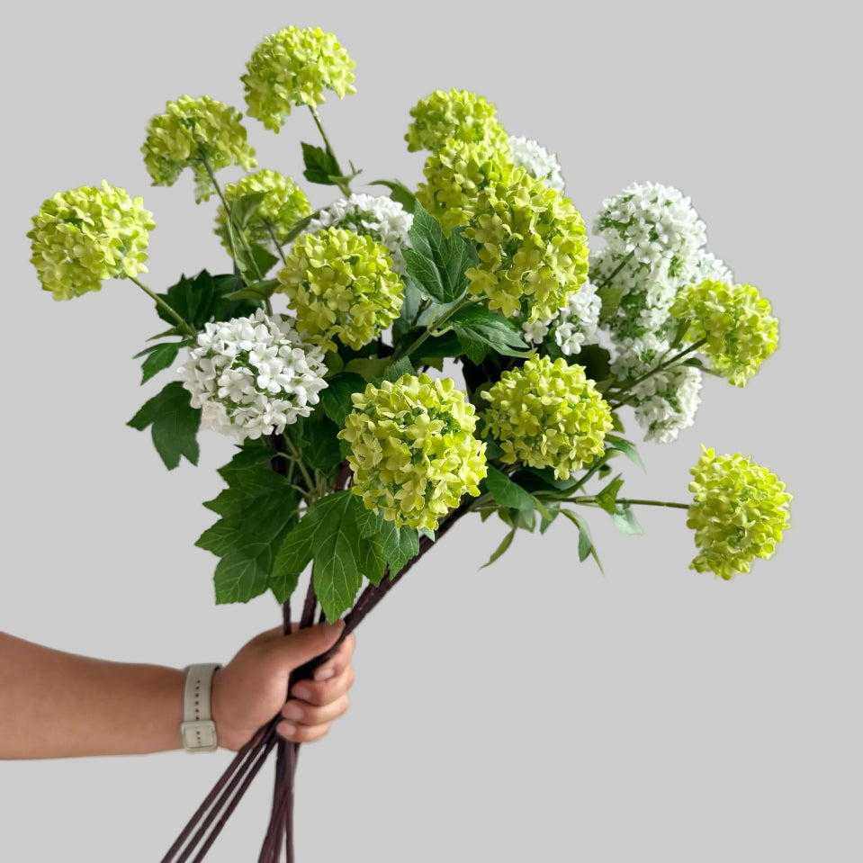 Artificial hydrangea snowball bouquet made of silk for home decoration and photography props